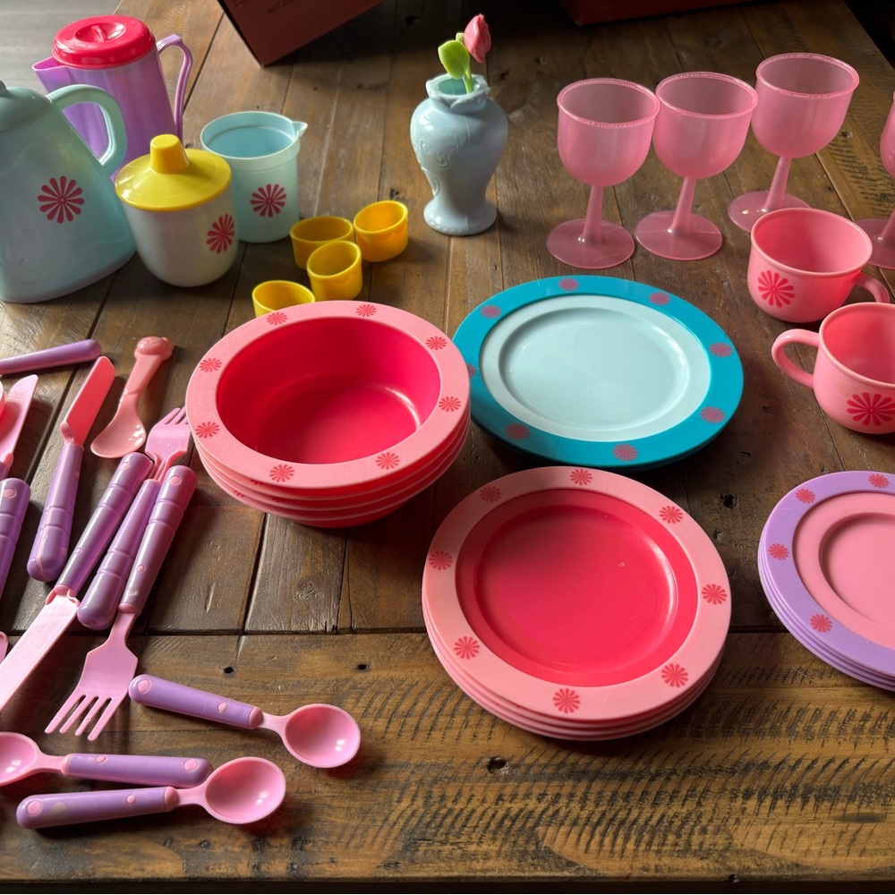 Colorful Party Tableware Set - Picture 2 of 2